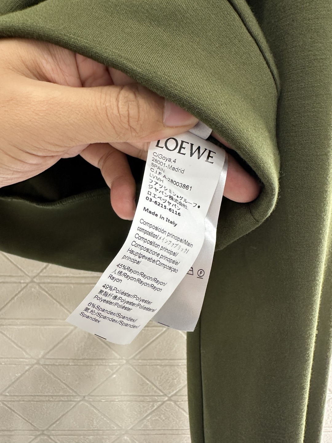 ♥Loew*♥2025新品上架
    短款套头卫衣长裤套装
定制YB进口人棉材质 质感细腻 舒适好穿 