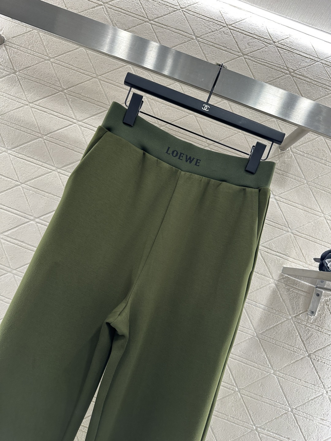 ♥Loew*♥2025新品上架
    短款套头卫衣长裤套装
定制YB进口人棉材质 质感细腻 舒适好穿 