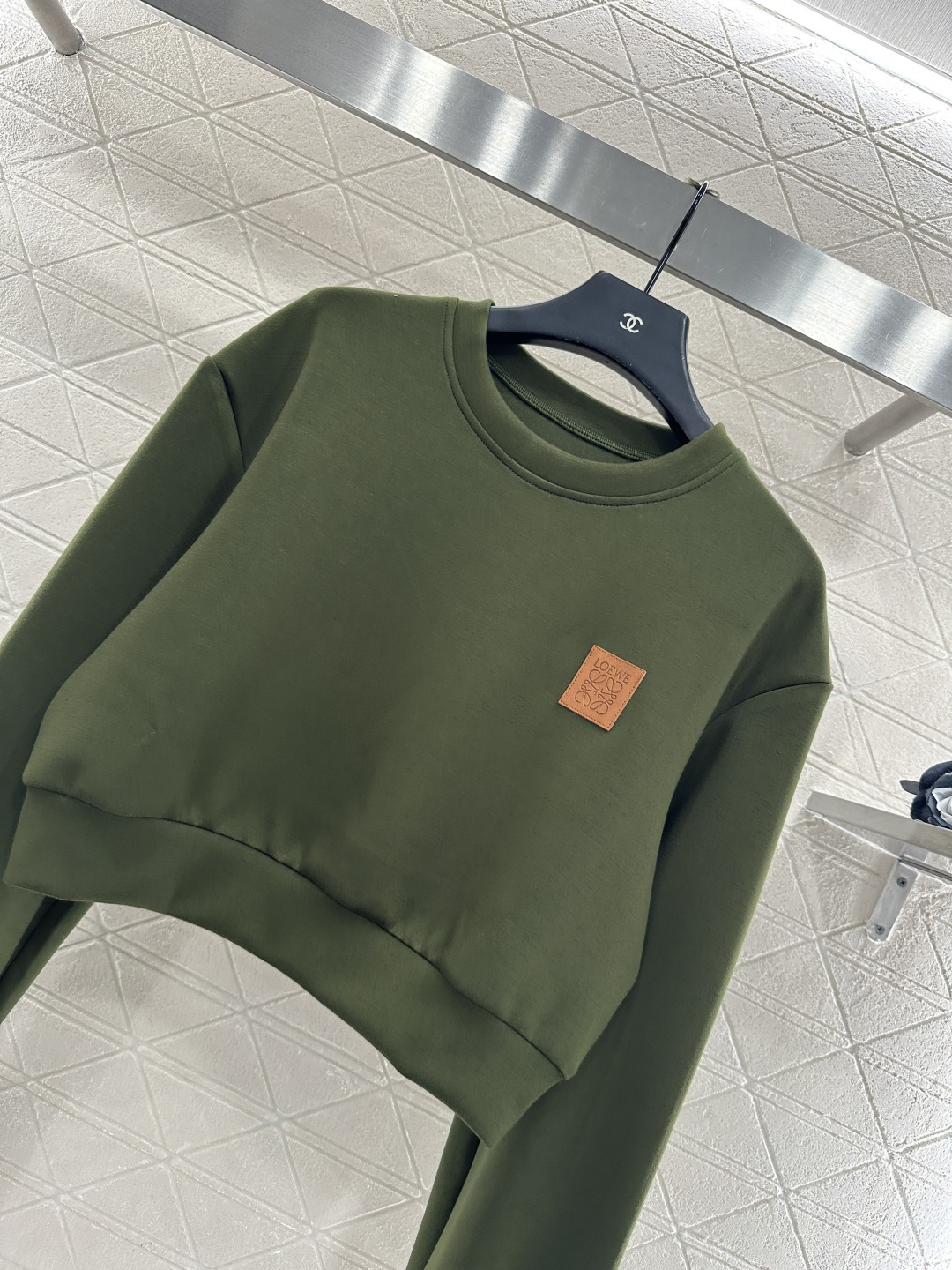 ♥Loew*♥2025新品上架
    短款套头卫衣长裤套装
定制YB进口人棉材质 质感细腻 舒适好穿 