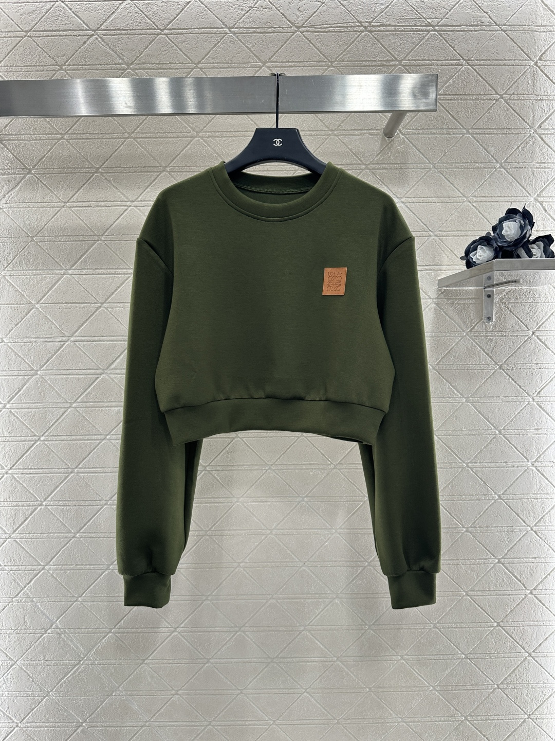 ♥Loew*♥2025新品上架
    短款套头卫衣长裤套装
定制YB进口人棉材质 质感细腻 舒适好穿 