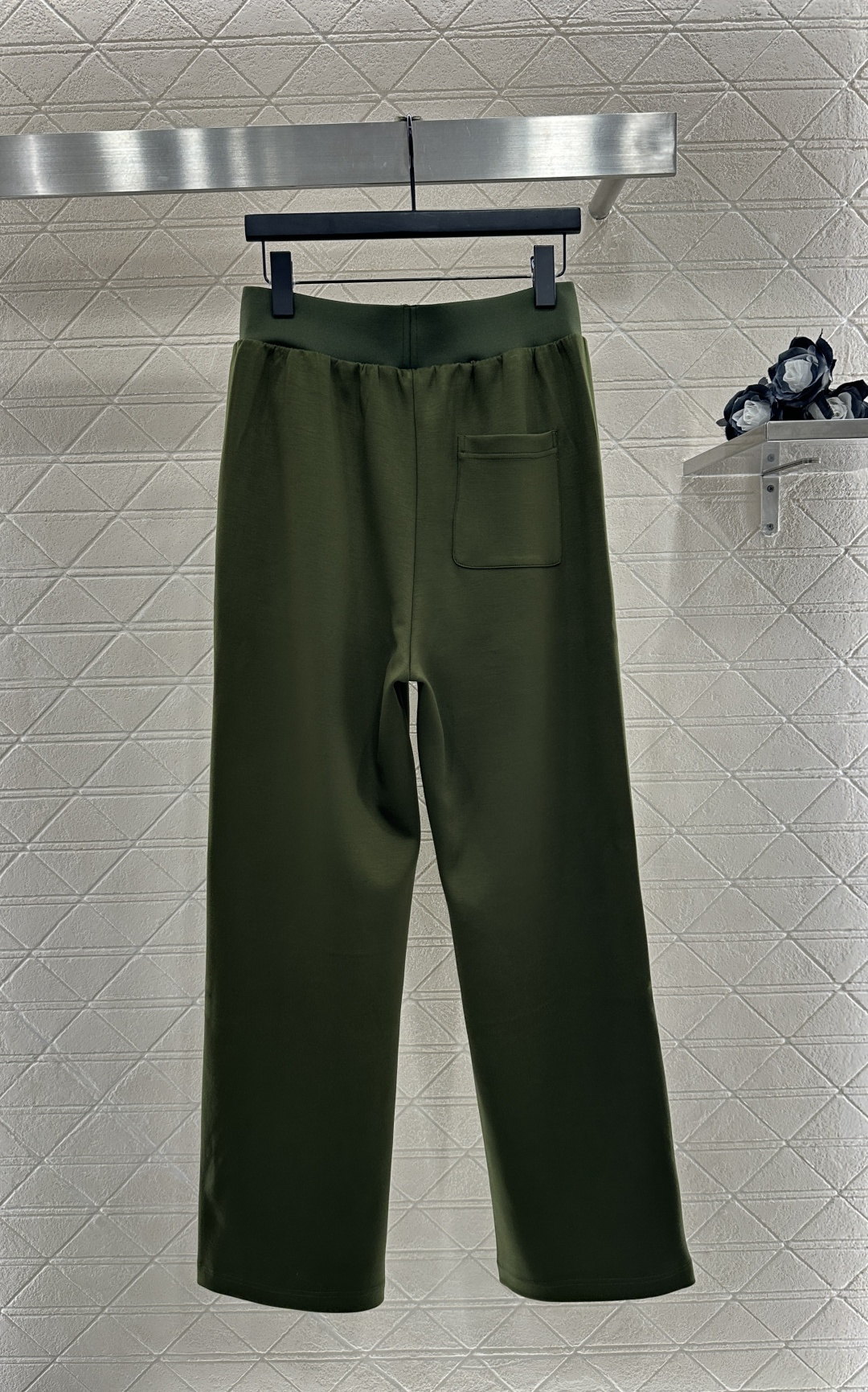 ♥Loew*♥2025新品上架
    短款套头卫衣长裤套装
定制YB进口人棉材质 质感细腻 舒适好穿 