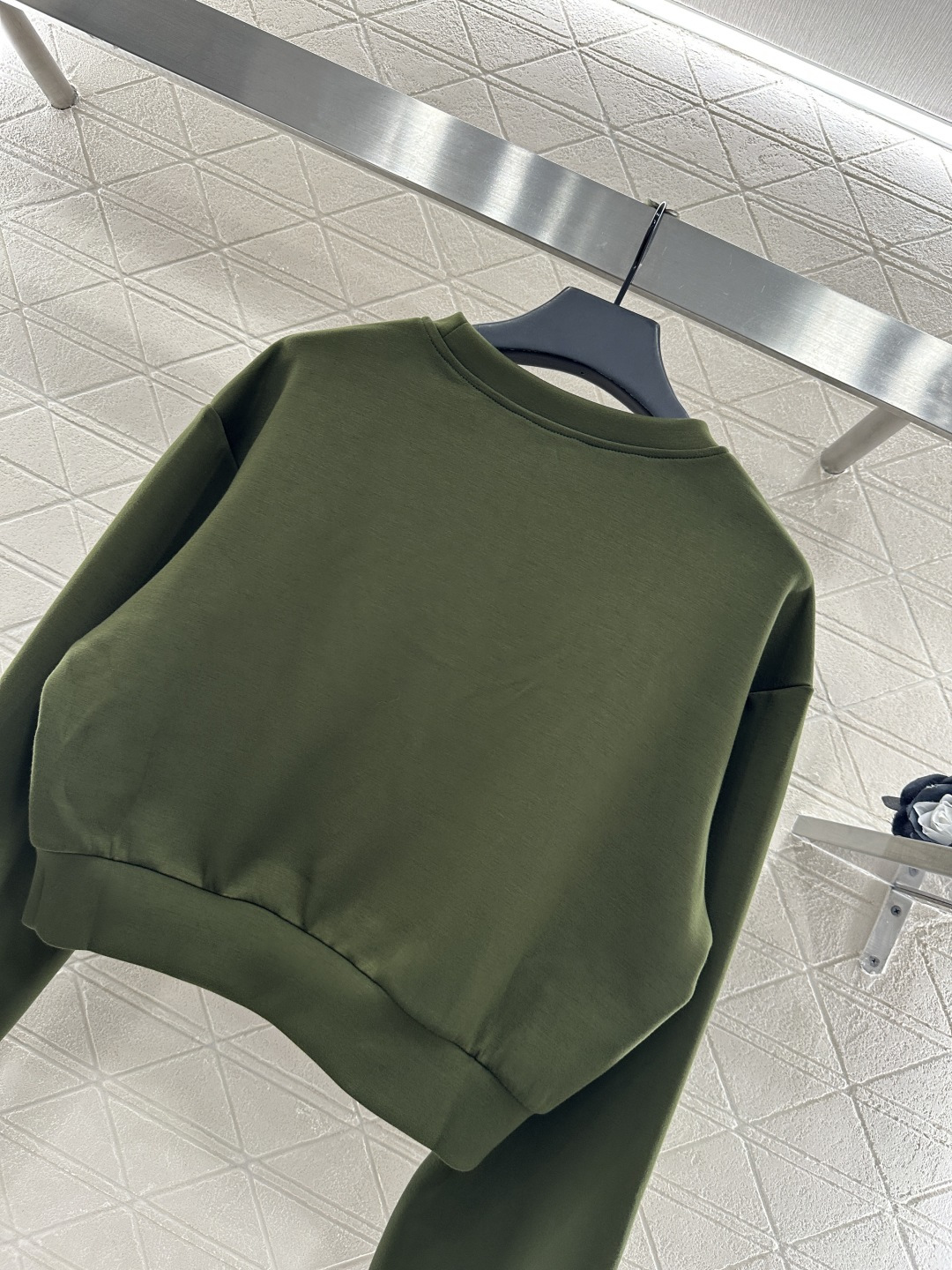 ♥Loew*♥2025新品上架
    短款套头卫衣长裤套装
定制YB进口人棉材质 质感细腻 舒适好穿 