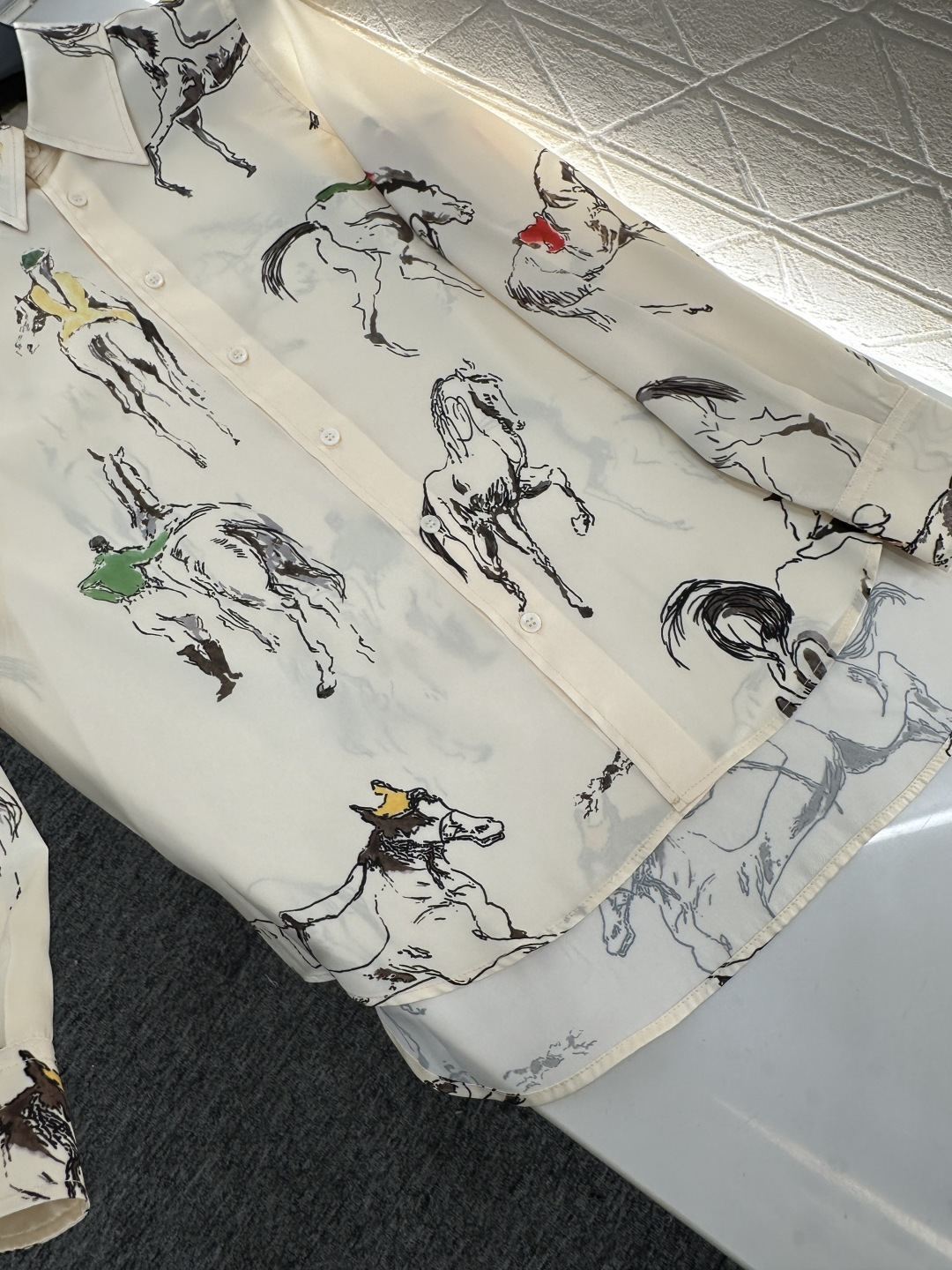 ♥RalPh Laure*♥2025新品上架
    印花廓形衬衫半裙套装
定制YB进口斜纹稠材质 质感