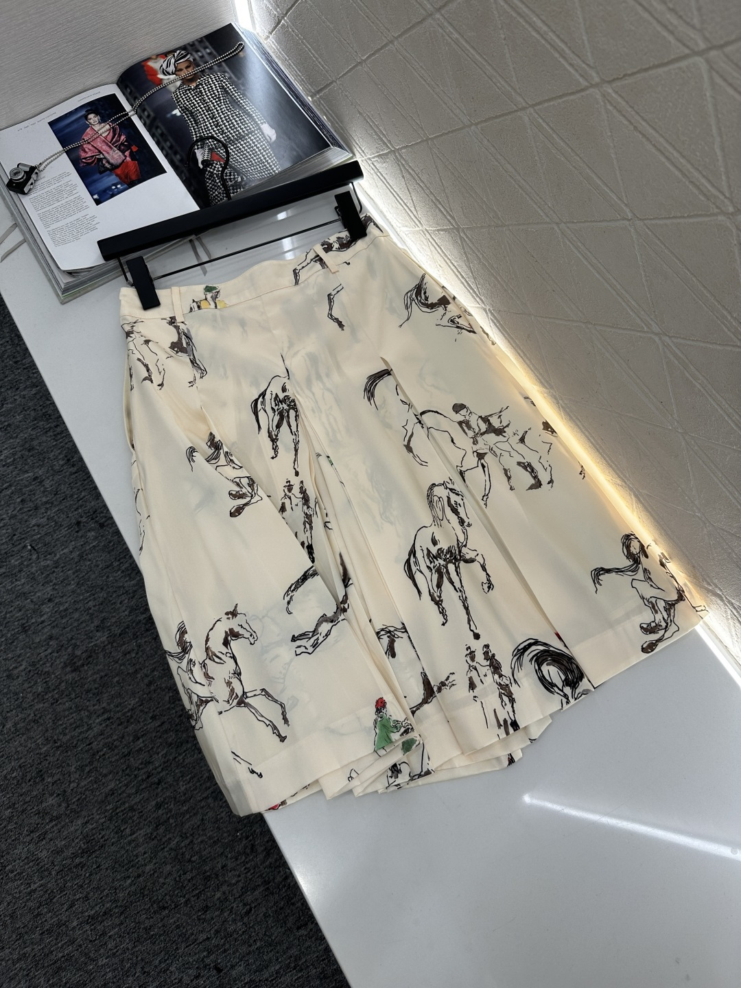 ♥RalPh Laure*♥2025新品上架
    印花廓形衬衫半裙套装
定制YB进口斜纹稠材质 质感