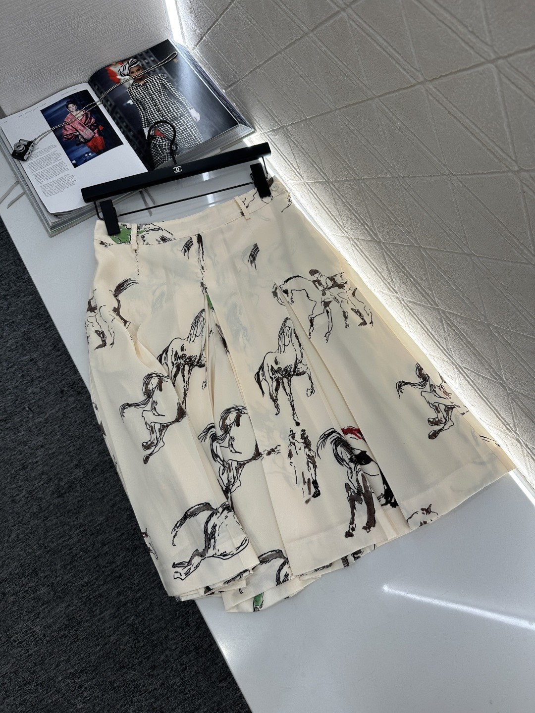 ♥RalPh Laure*♥2025新品上架
    印花廓形衬衫半裙套装
定制YB进口斜纹稠材质 质感