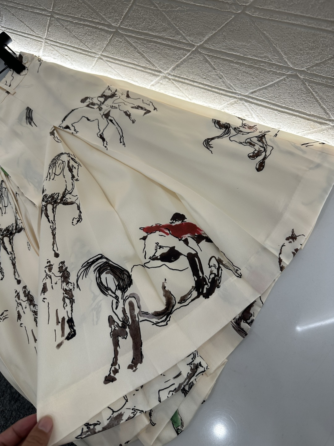 ♥RalPh Laure*♥2025新品上架
    印花廓形衬衫半裙套装
定制YB进口斜纹稠材质 质感