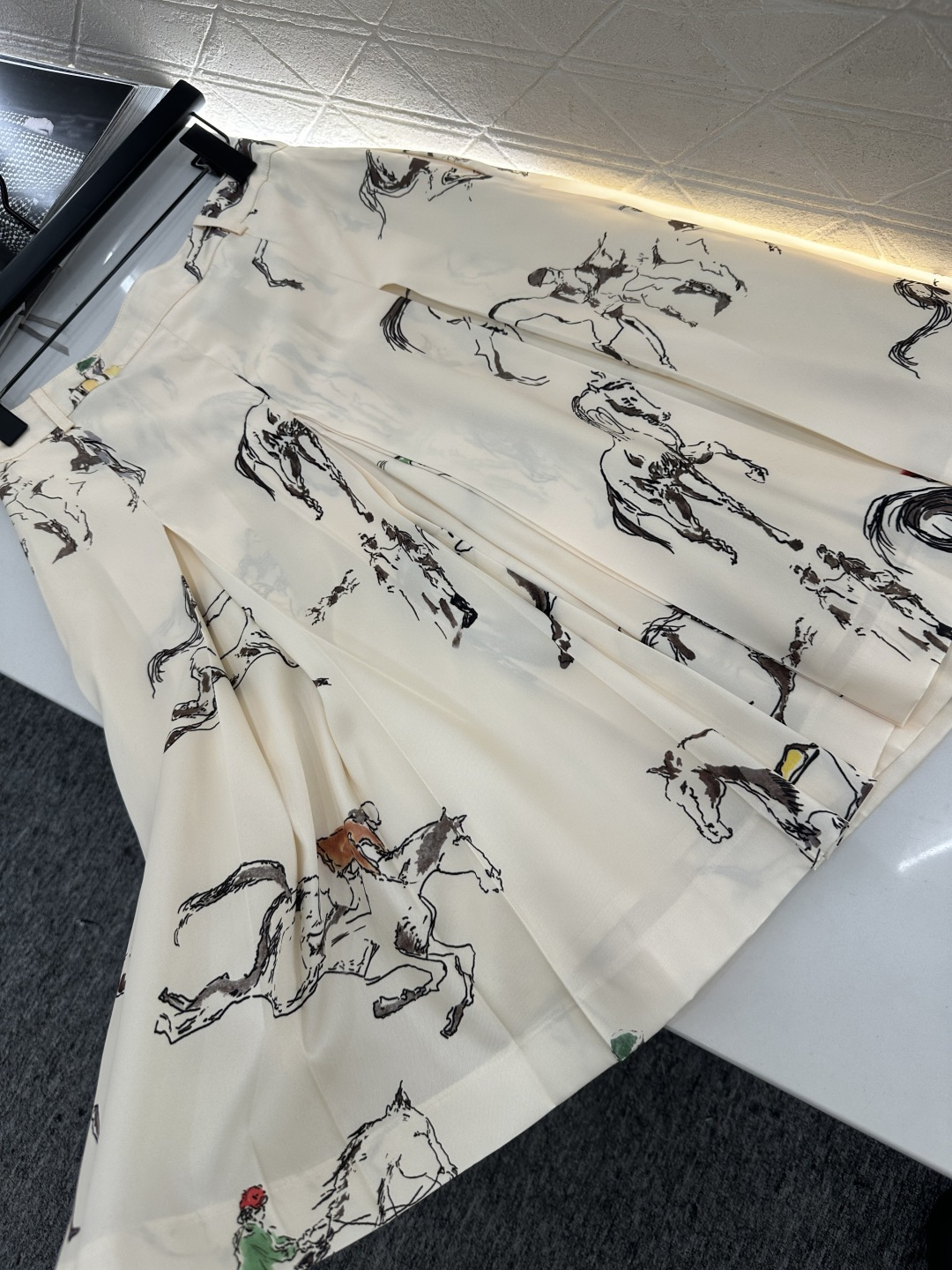 ♥RalPh Laure*♥2025新品上架
    印花廓形衬衫半裙套装
定制YB进口斜纹稠材质 质感