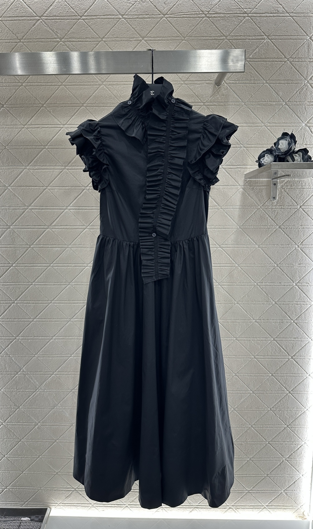 ♥Dio*♥2025新品上架
 可拆卸褶皱花边连衣裙
定制YB斜纹棉材质 质感舒适 穿搭透气 纽扣开襟连