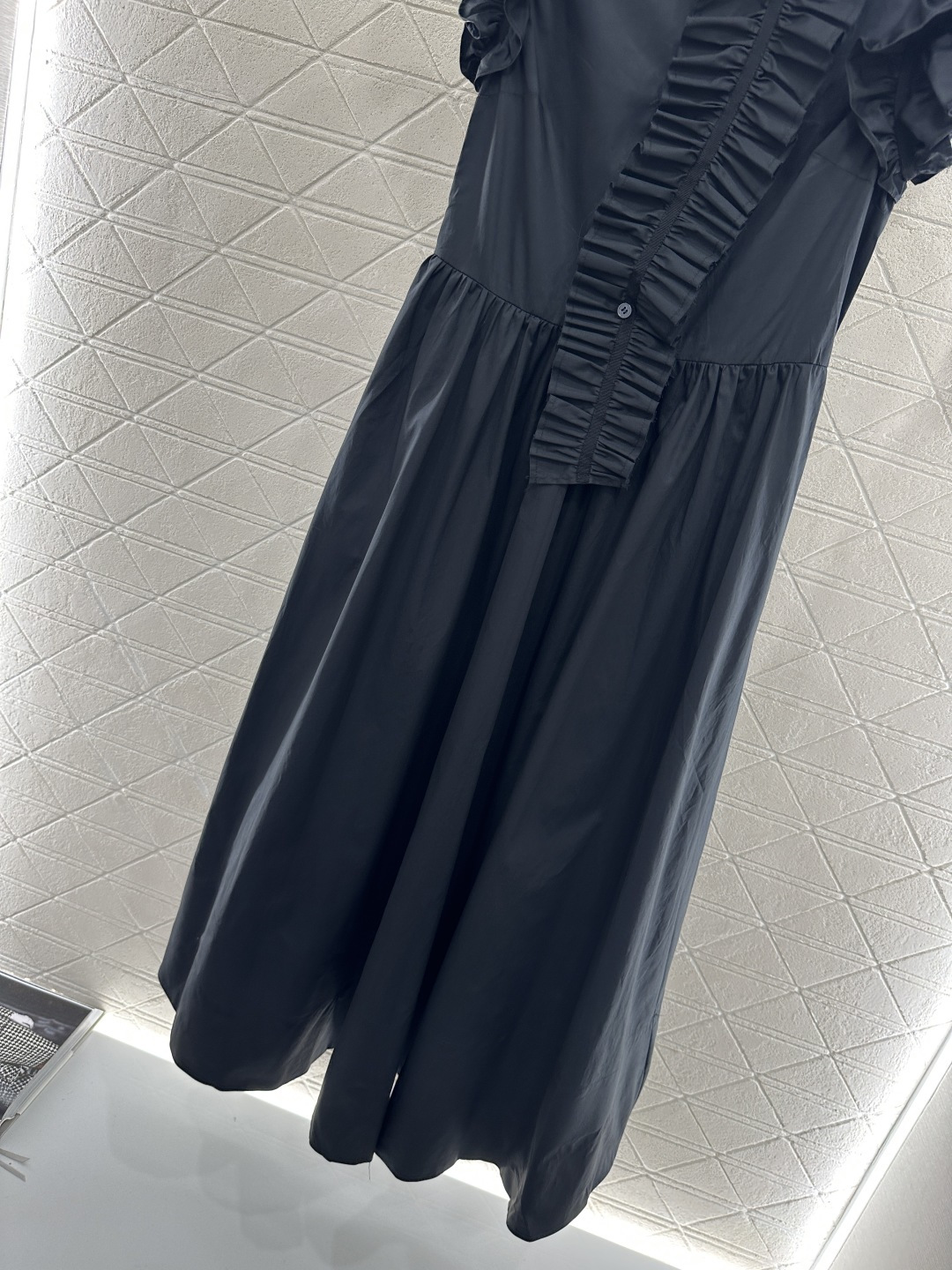 ♥Dio*♥2025新品上架
 可拆卸褶皱花边连衣裙
定制YB斜纹棉材质 质感舒适 穿搭透气 纽扣开襟连