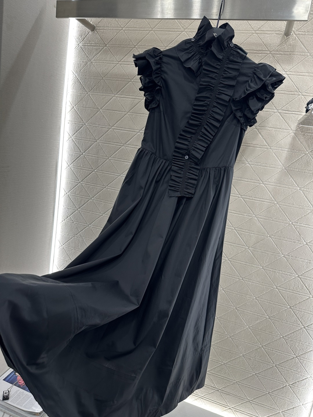 ♥Dio*♥2025新品上架
 可拆卸褶皱花边连衣裙
定制YB斜纹棉材质 质感舒适 穿搭透气 纽扣开襟连