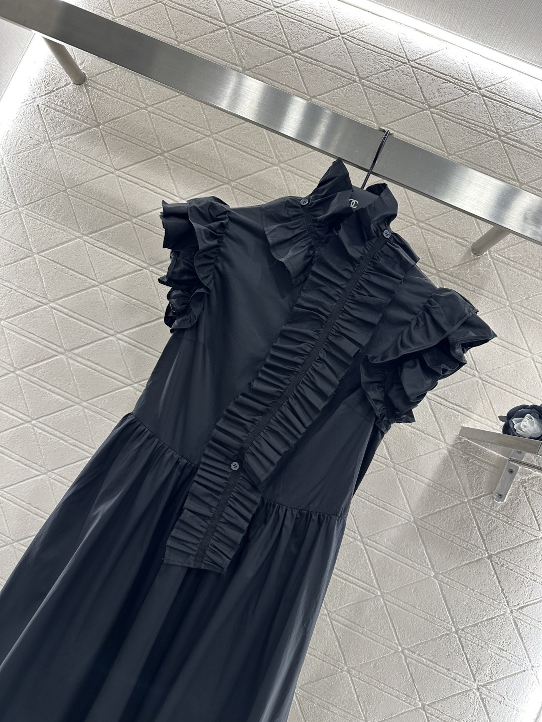 ♥Dio*♥2025新品上架
 可拆卸褶皱花边连衣裙
定制YB斜纹棉材质 质感舒适 穿搭透气 纽扣开襟连