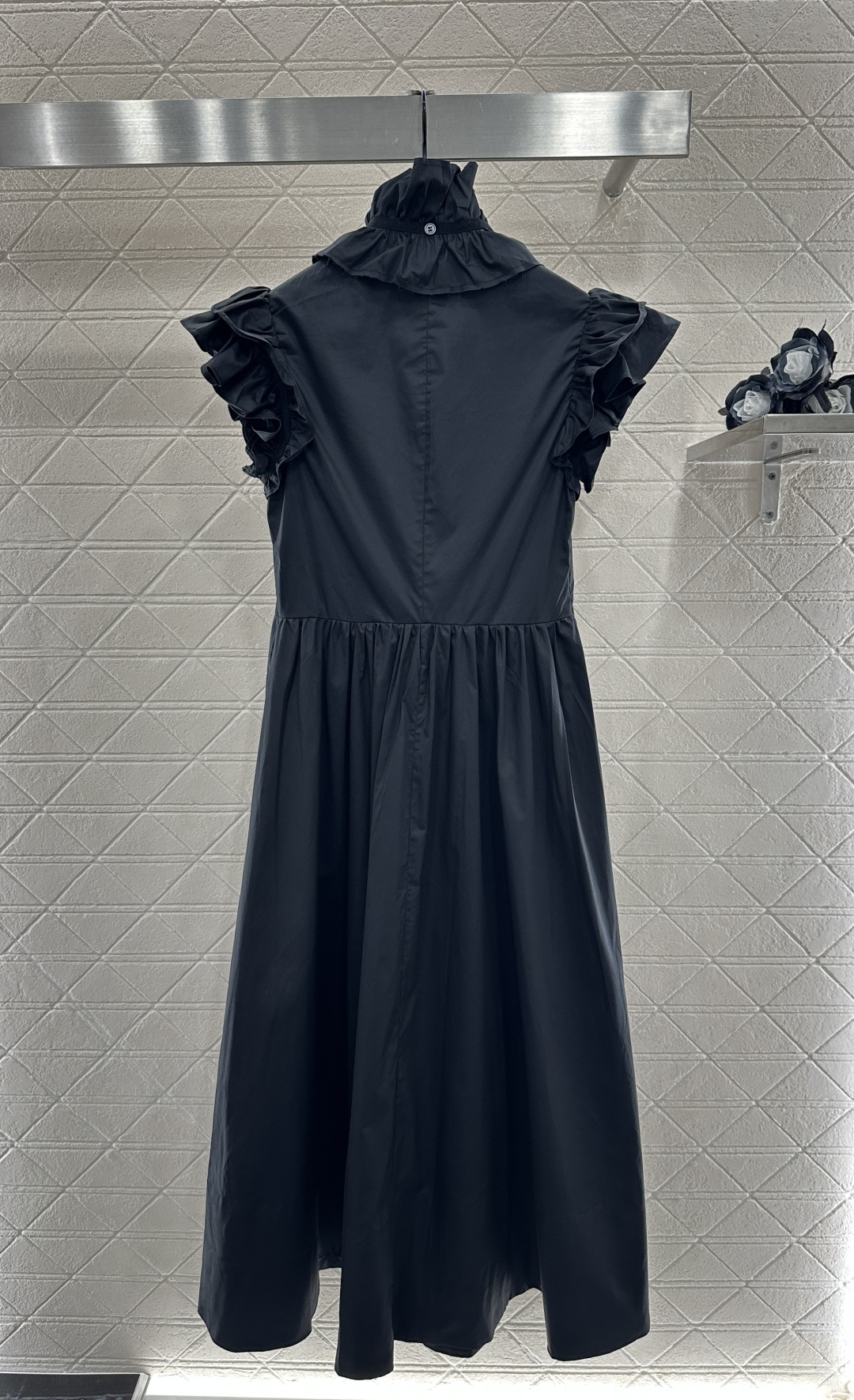 ♥Dio*♥2025新品上架
 可拆卸褶皱花边连衣裙
定制YB斜纹棉材质 质感舒适 穿搭透气 纽扣开襟连