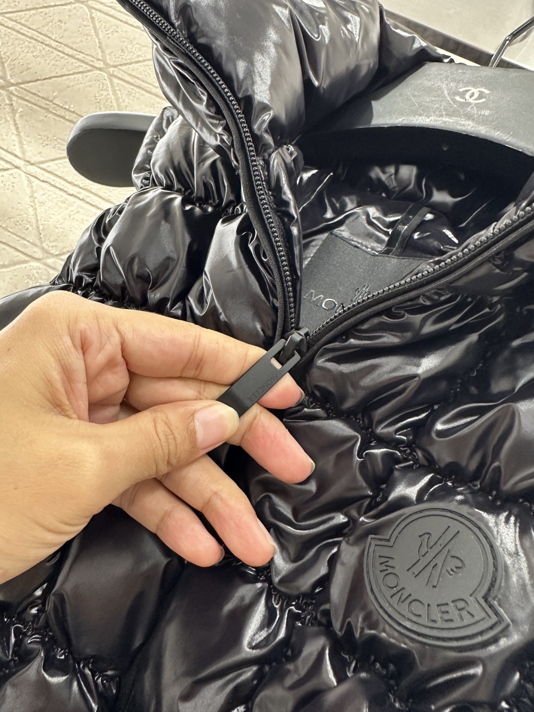♥ Moncle*♥2025新品上架
      立领腰带羽绒马甲
定制YB防风防水尼龙材质 白鹅绒填充