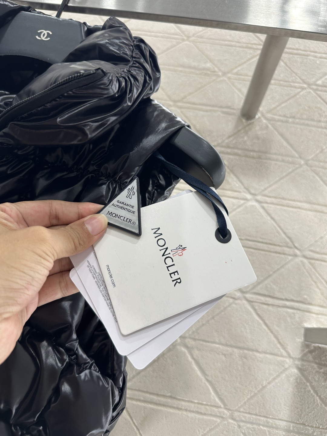 ♥ Moncle*♥2025新品上架
      立领腰带羽绒马甲
定制YB防风防水尼龙材质 白鹅绒填充