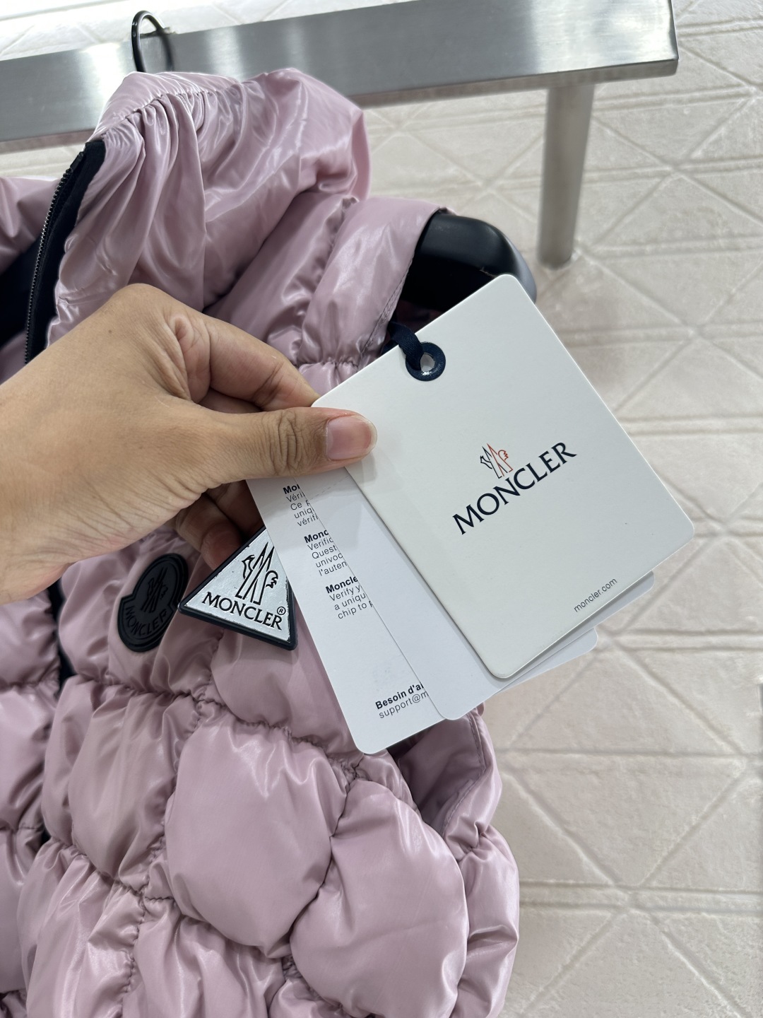 ♥ Moncle*♥2025新品上架
      立领腰带羽绒马甲
定制YB防风防水尼龙材质 白鹅绒填充