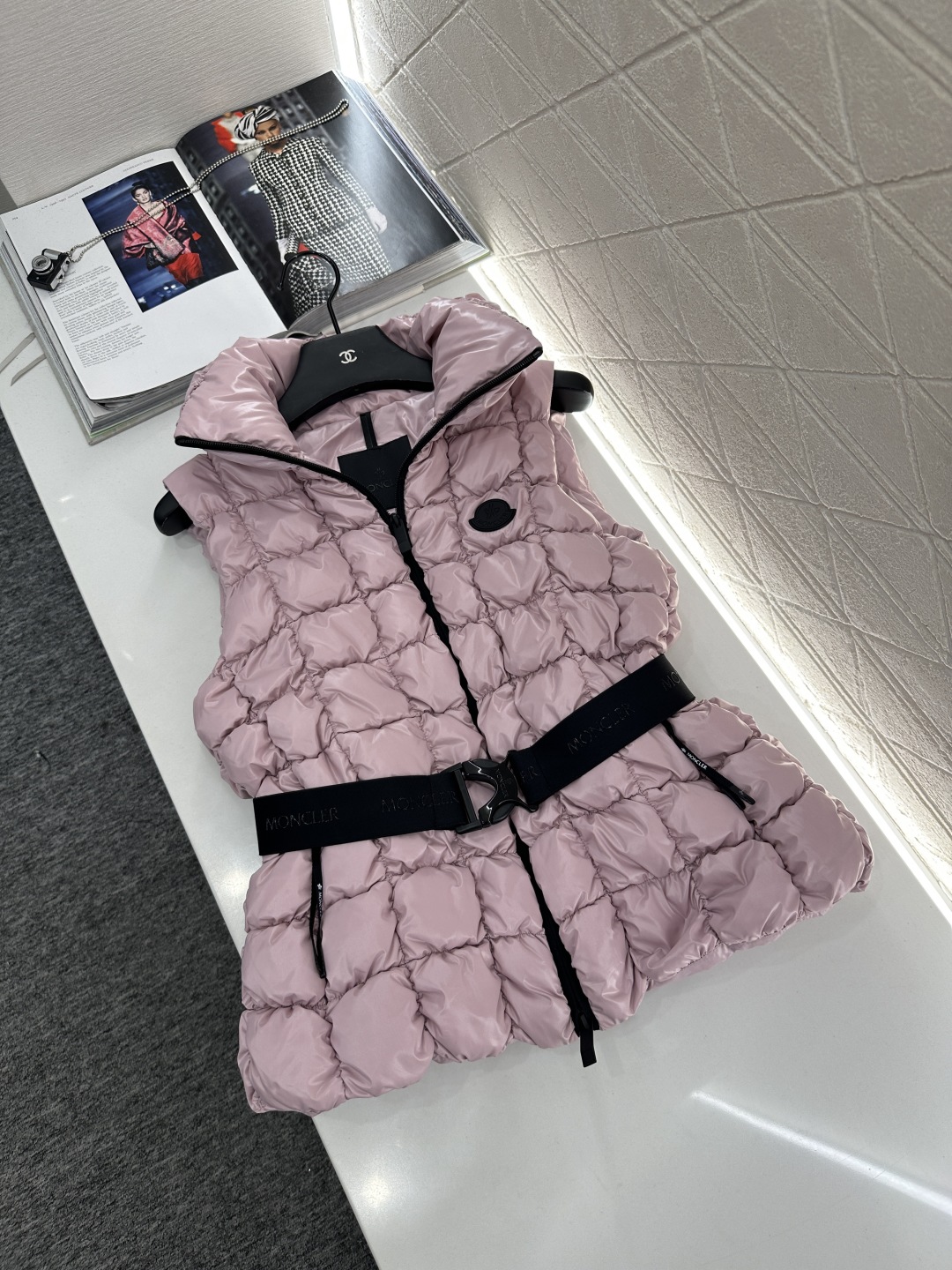 ♥ Moncle*♥2025新品上架
      立领腰带羽绒马甲
定制YB防风防水尼龙材质 白鹅绒填充