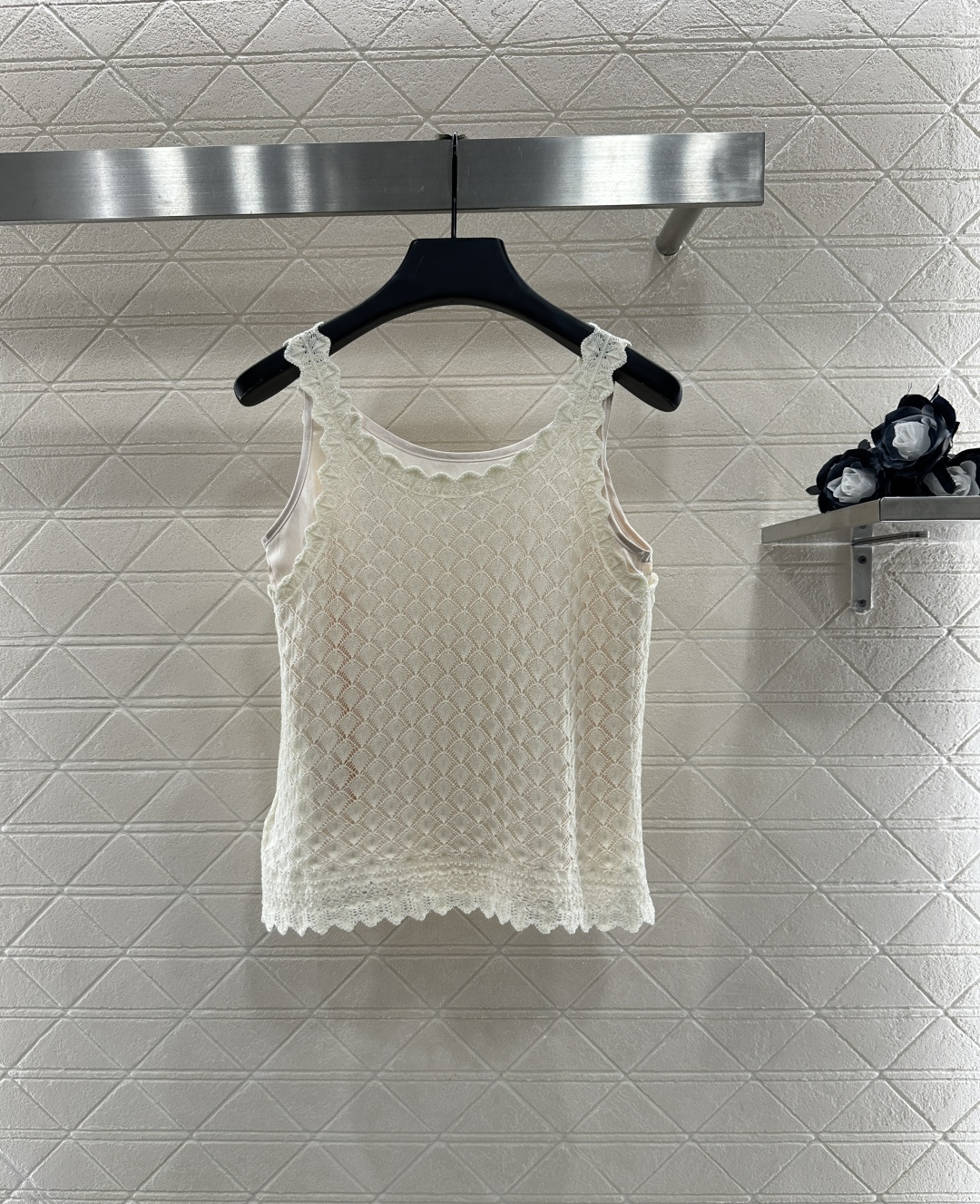 ♥Dio*♥2025新品上架
    镂空针织背心两件套
定制YB丝绵纱线织造 质感高级 穿搭舒适 U领