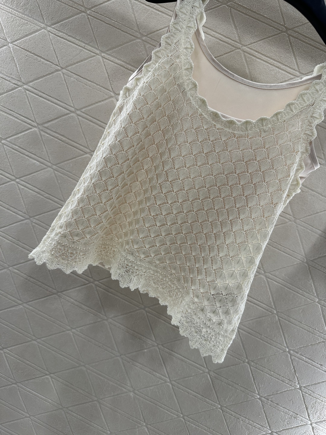 ♥Dio*♥2025新品上架
    镂空针织背心两件套
定制YB丝绵纱线织造 质感高级 穿搭舒适 U领