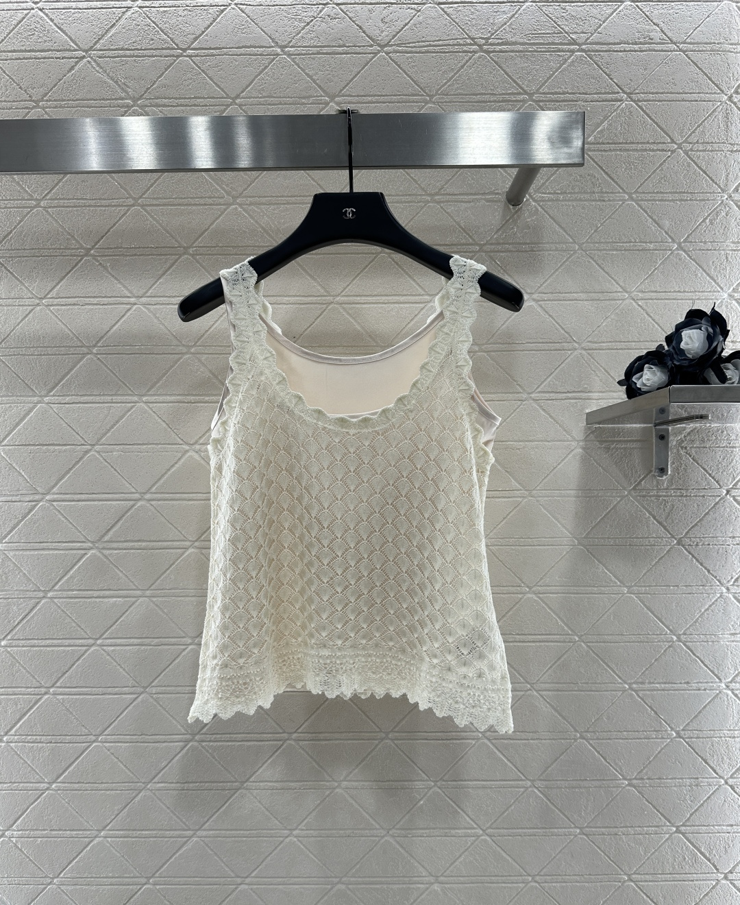 ♥Dio*♥2025新品上架
    镂空针织背心两件套
定制YB丝绵纱线织造 质感高级 穿搭舒适 U领