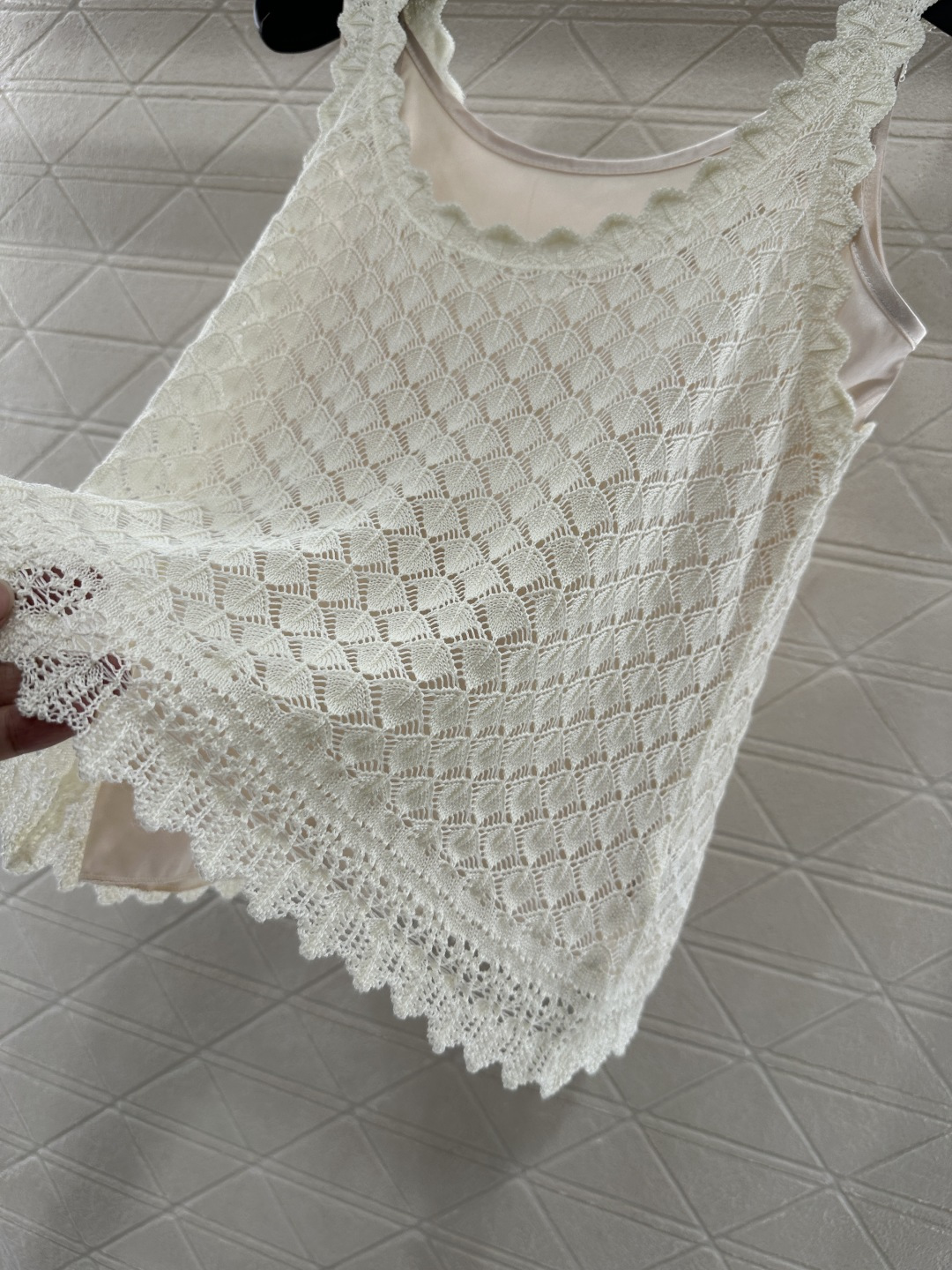 ♥Dio*♥2025新品上架
    镂空针织背心两件套
定制YB丝绵纱线织造 质感高级 穿搭舒适 U领