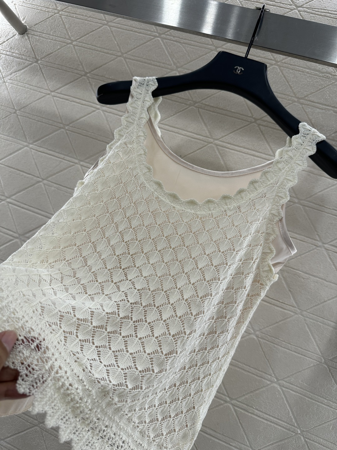 ♥Dio*♥2025新品上架
    镂空针织背心两件套
定制YB丝绵纱线织造 质感高级 穿搭舒适 U领