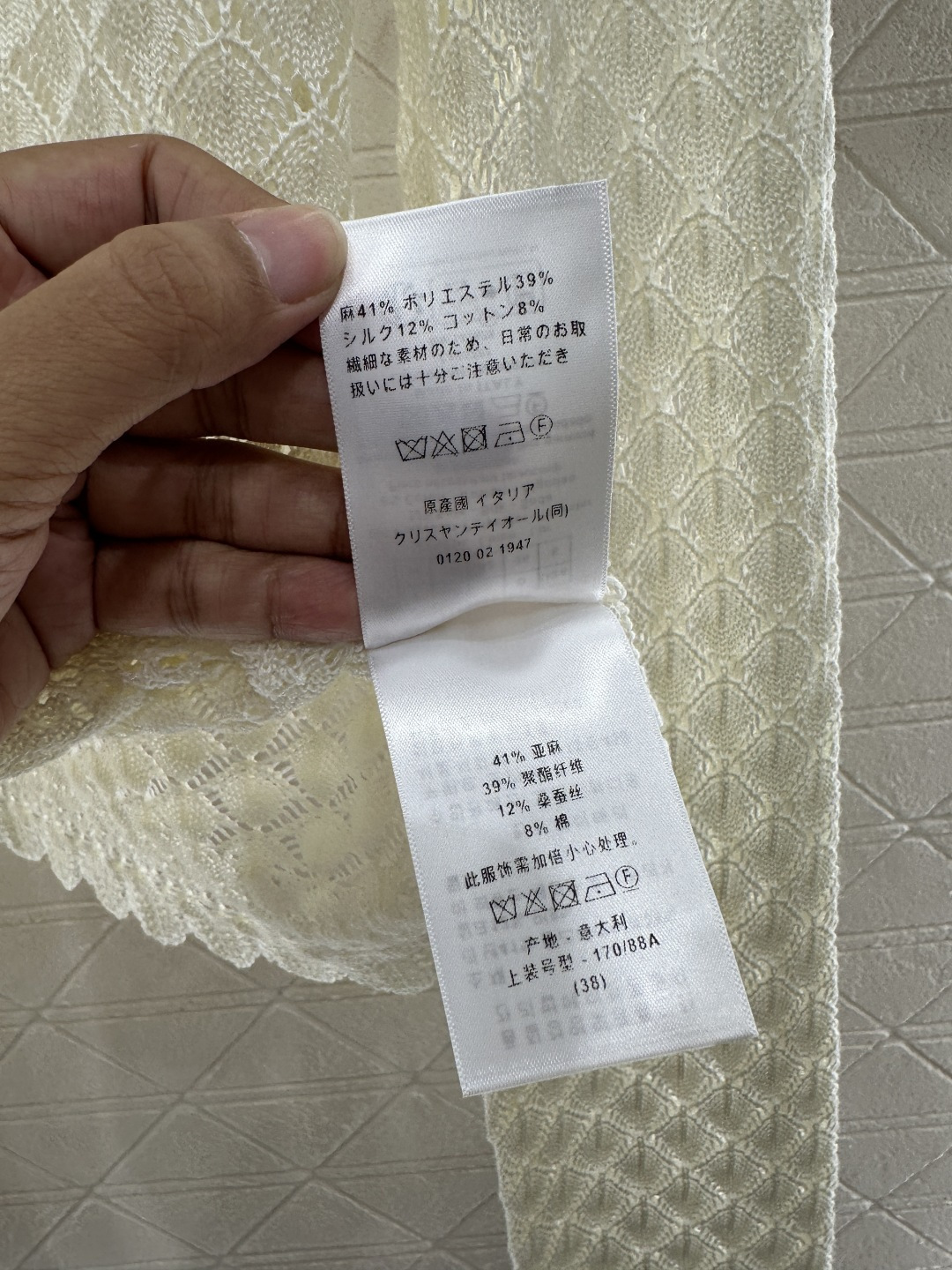 ♥Dio*♥2025新品上架
  可拆卸花边针织上衣
定制YB丝棉纱线织造 密实细针工艺 呈现明显肌理 