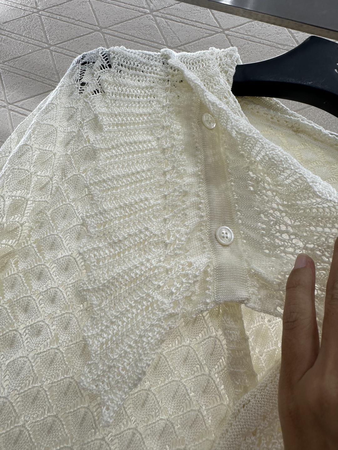 ♥Dio*♥2025新品上架
  可拆卸花边针织上衣
定制YB丝棉纱线织造 密实细针工艺 呈现明显肌理 