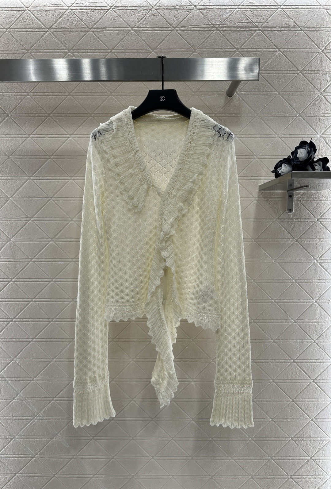 ♥Dio*♥2025新品上架
  可拆卸花边针织上衣
定制YB丝棉纱线织造 密实细针工艺 呈现明显肌理 