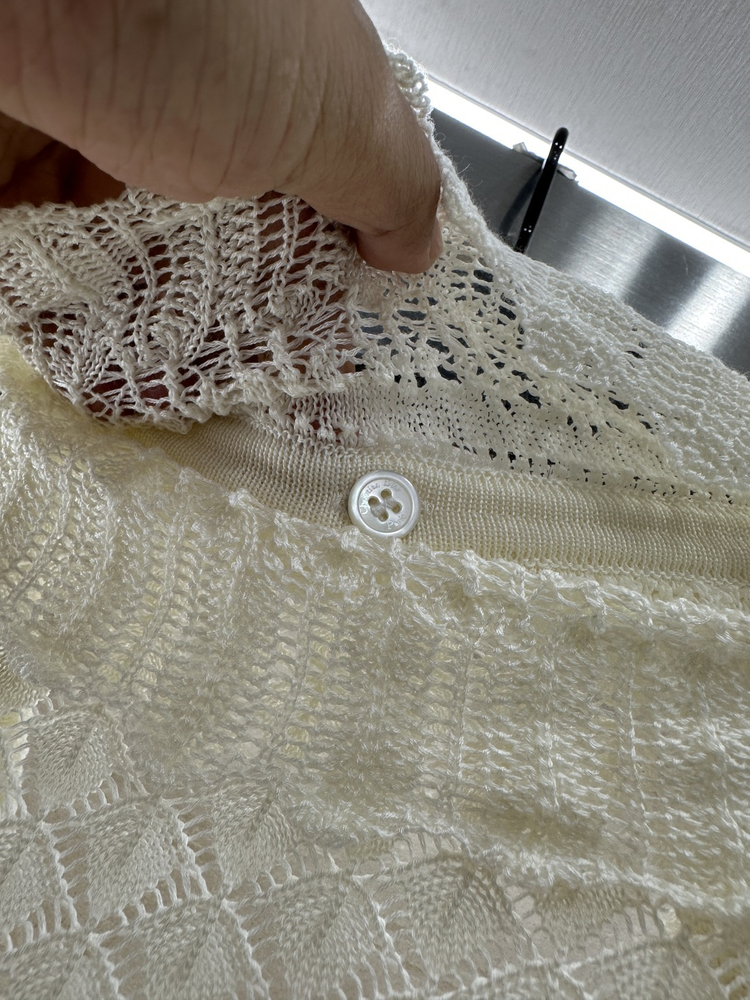 ♥Dio*♥2025新品上架
  可拆卸花边针织上衣
定制YB丝棉纱线织造 密实细针工艺 呈现明显肌理 