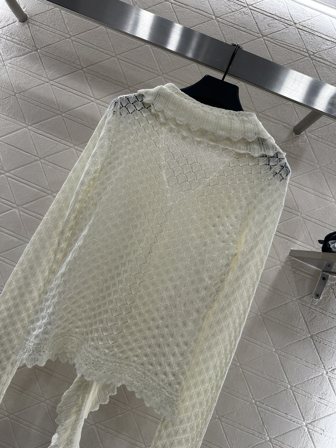 ♥Dio*♥2025新品上架
  可拆卸花边针织上衣
定制YB丝棉纱线织造 密实细针工艺 呈现明显肌理 