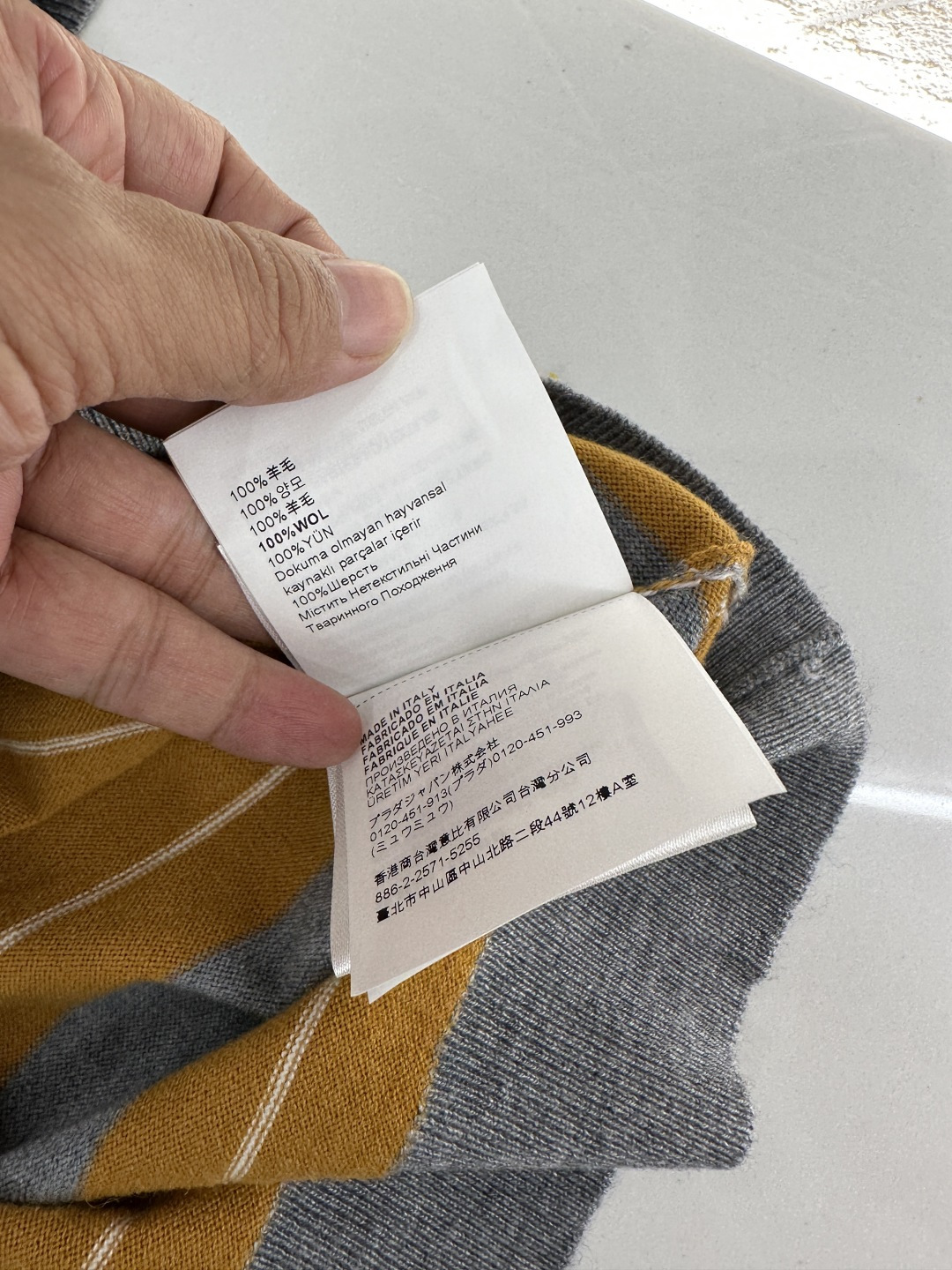 ♥Miumi*♥2025新品上架
      翻领针织短袖
定制YB羊毛纱线织造 柔软舒适 洋气显瘦 翻