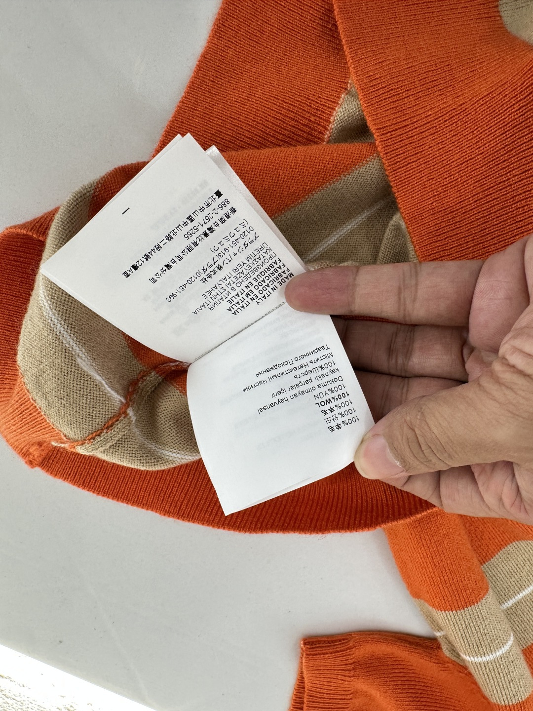 ♥Miumi*♥2025新品上架
      翻领针织短袖
定制YB羊毛纱线织造 柔软舒适 洋气显瘦 翻