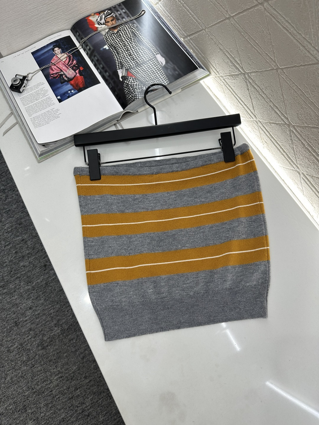 ♥Miumi*♥2025新品上架
   条纹撞色针织抹胸
定制YB羊毛纱线织造 细腻肌理 柔软舒适 平口