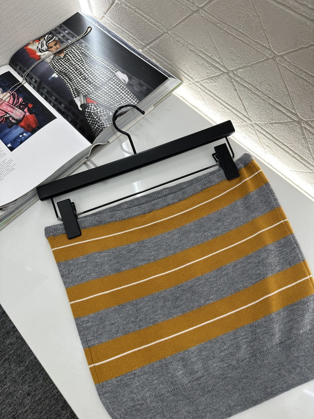 ♥Miumi*♥2025新品上架
   条纹撞色针织抹胸
定制YB羊毛纱线织造 细腻肌理 柔软舒适 平口