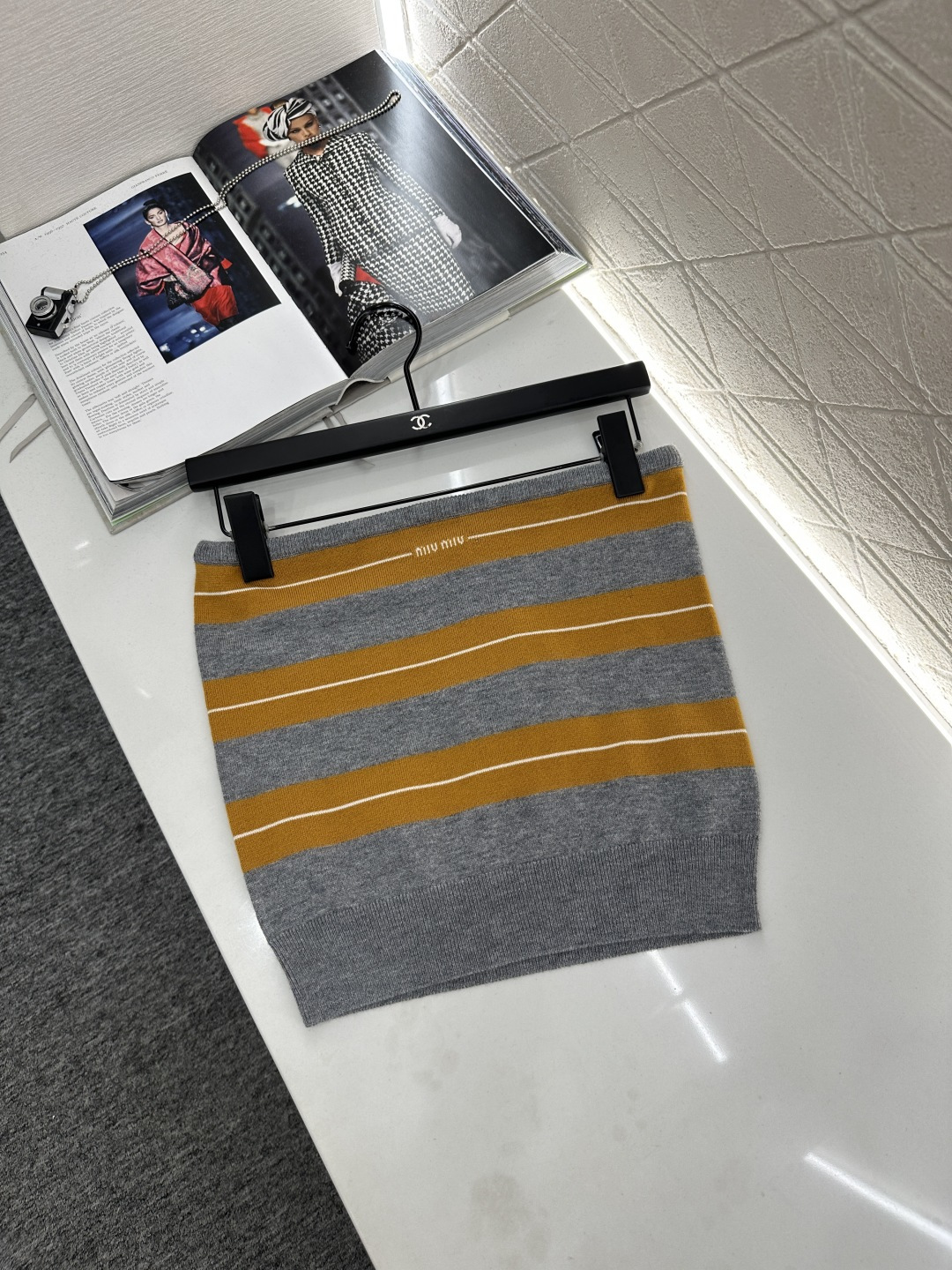 ♥Miumi*♥2025新品上架
   条纹撞色针织抹胸
定制YB羊毛纱线织造 细腻肌理 柔软舒适 平口