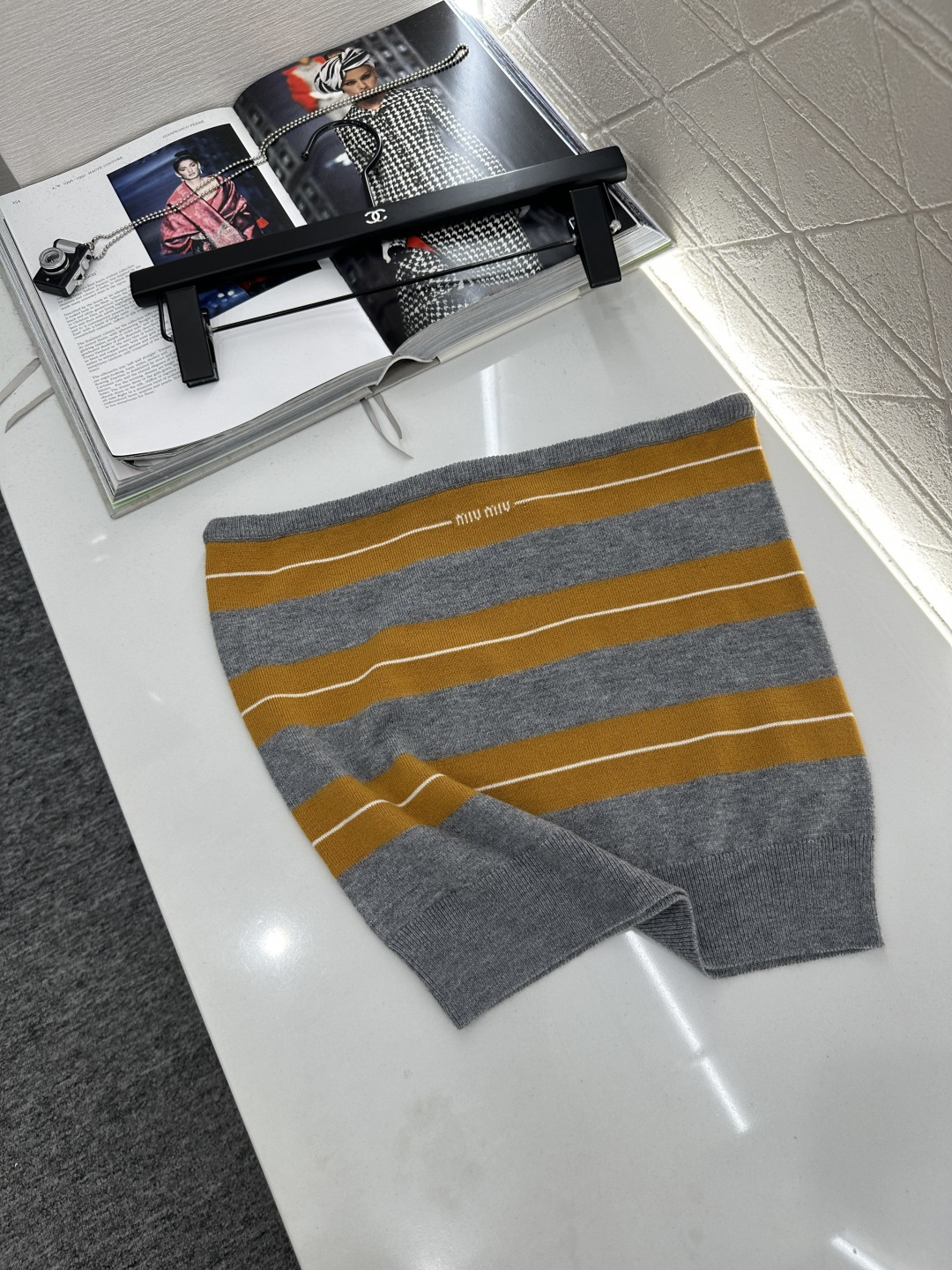 ♥Miumi*♥2025新品上架
   条纹撞色针织抹胸
定制YB羊毛纱线织造 细腻肌理 柔软舒适 平口