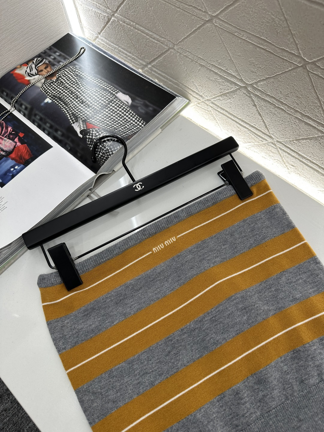 ♥Miumi*♥2025新品上架
   条纹撞色针织抹胸
定制YB羊毛纱线织造 细腻肌理 柔软舒适 平口