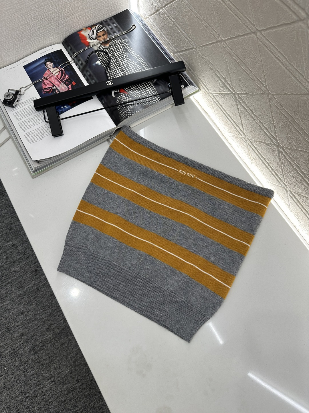 ♥Miumi*♥2025新品上架
   条纹撞色针织抹胸
定制YB羊毛纱线织造 细腻肌理 柔软舒适 平口