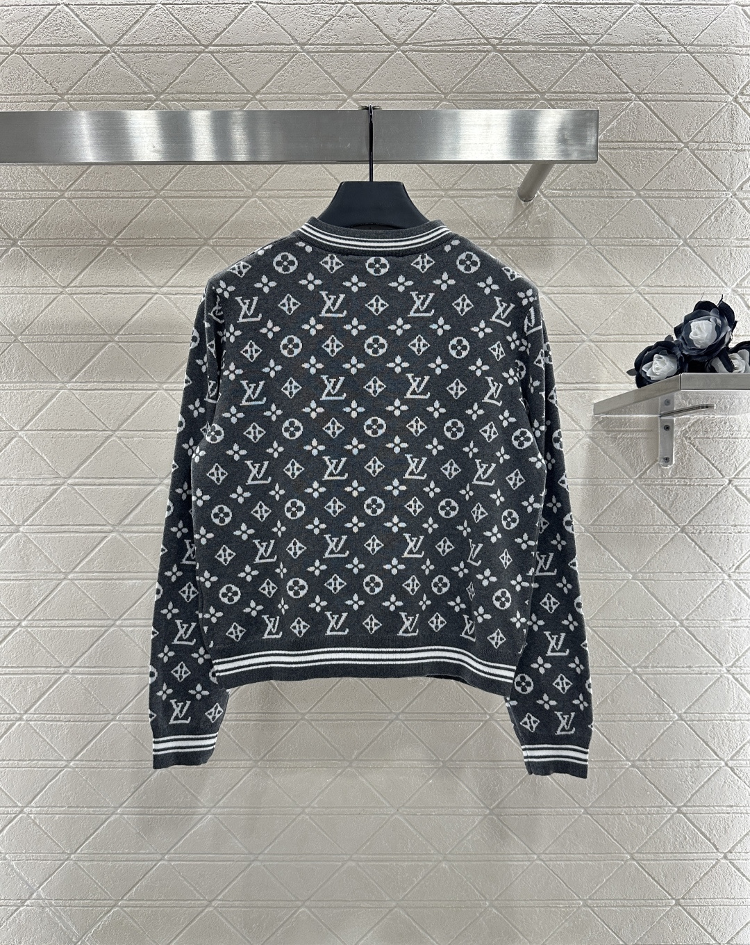 ♥Louis Vuitto*♥2025新品上架
        圆领提花针织开衫
定制YB羊毛纱线织造 