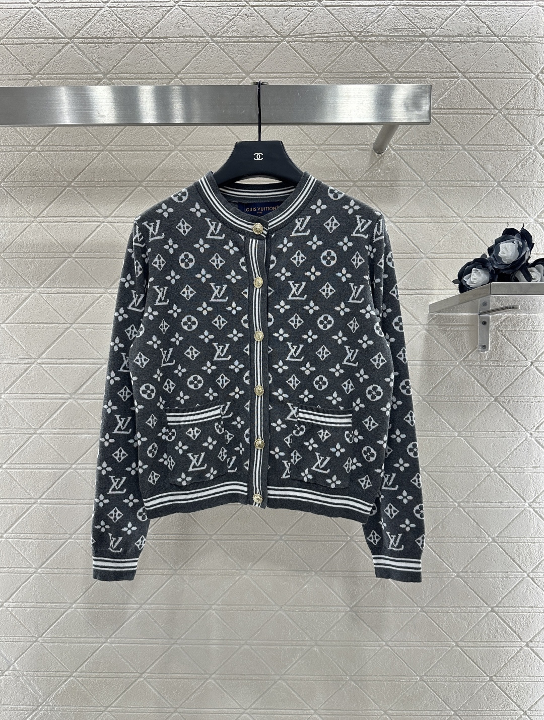 ♥Louis Vuitto*♥2025新品上架
        圆领提花针织开衫
定制YB羊毛纱线织造 