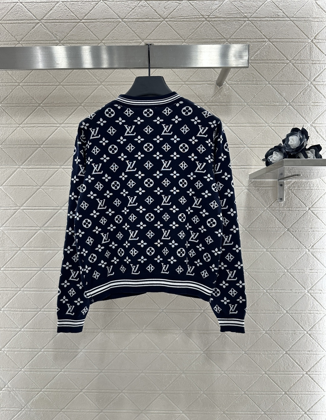 ♥Louis Vuitto*♥2025新品上架
        圆领提花针织开衫
定制YB羊毛纱线织造 
