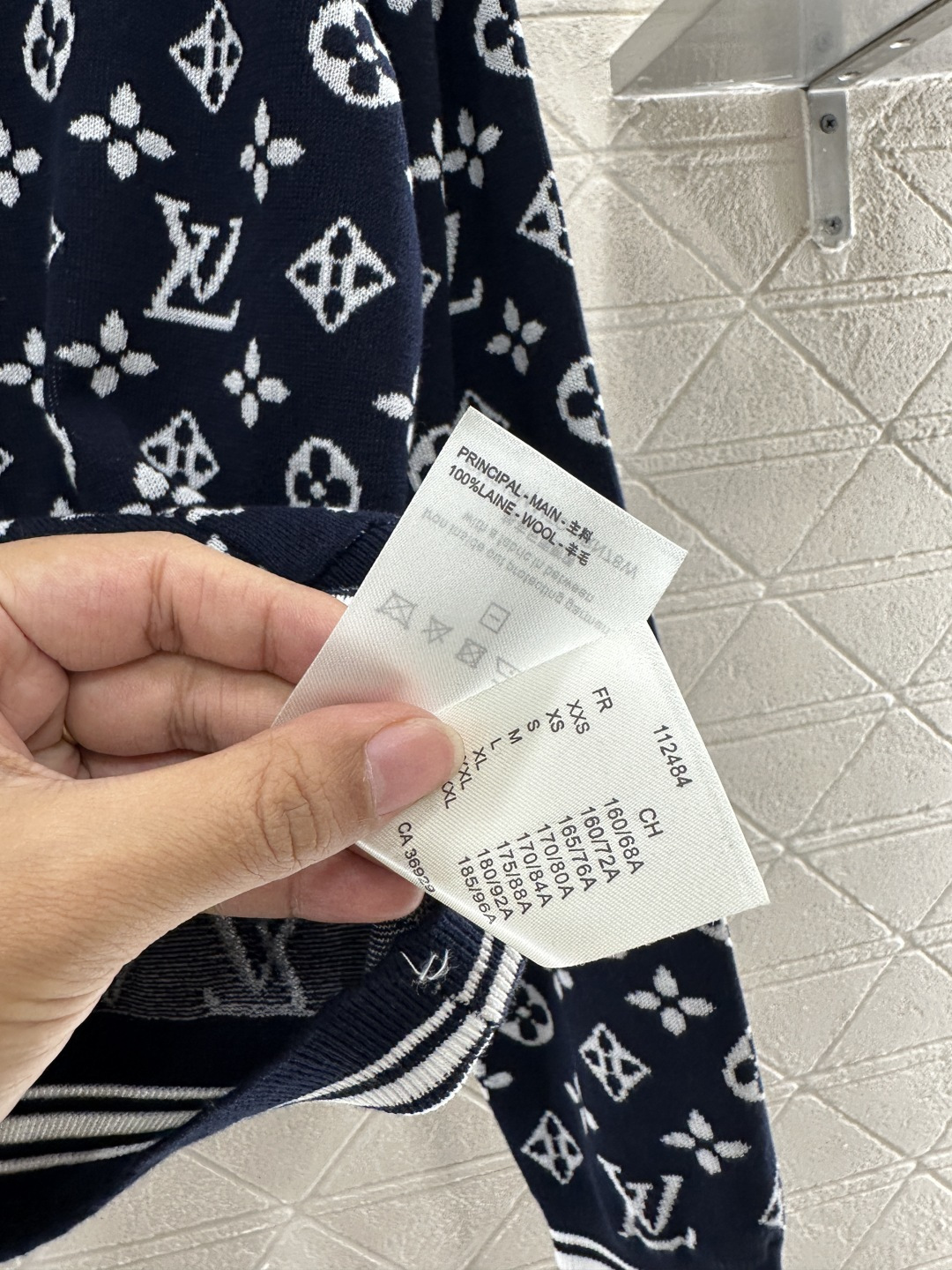 ♥Louis Vuitto*♥2025新品上架
        圆领提花针织开衫
定制YB羊毛纱线织造 