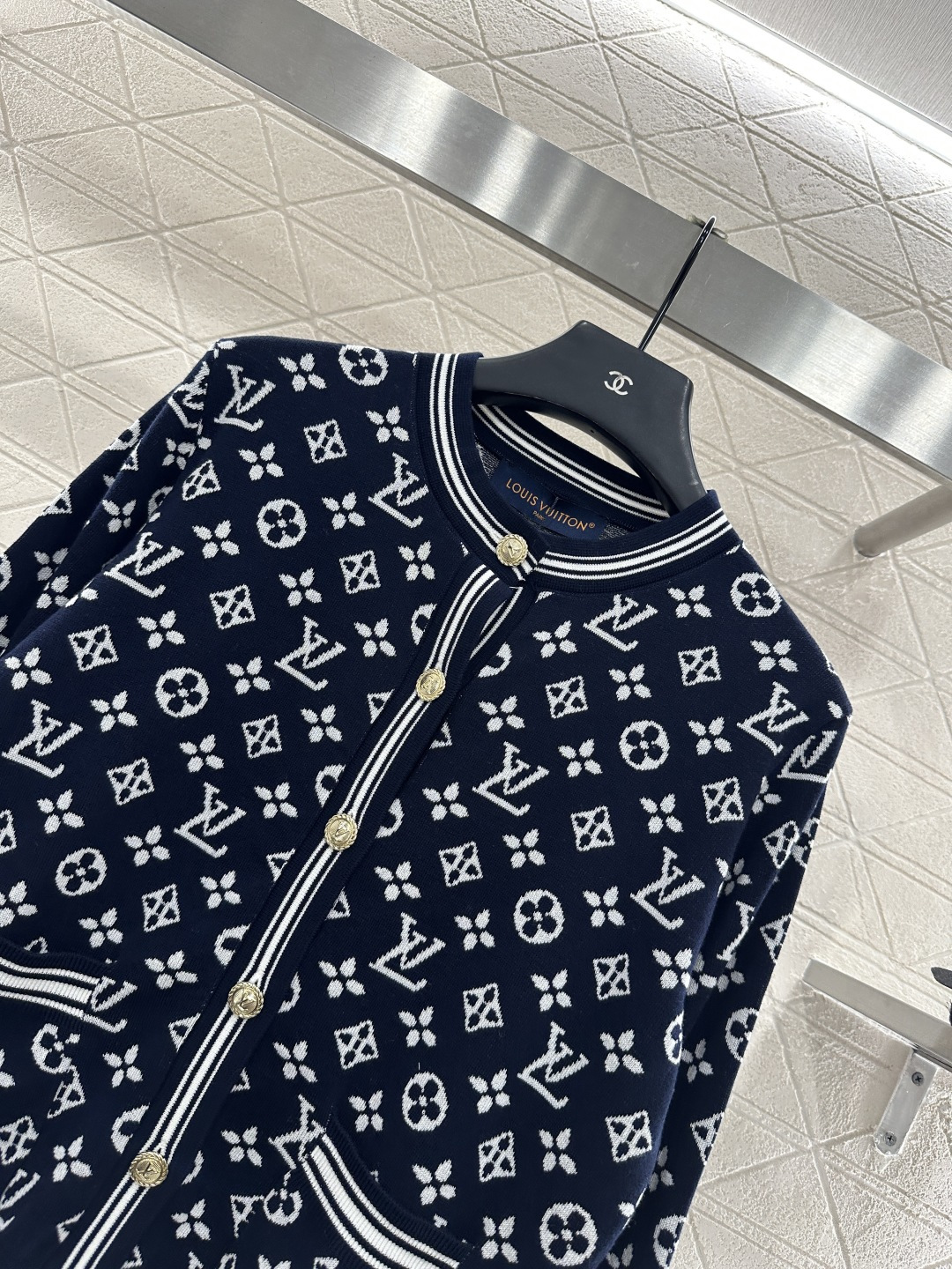 ♥Louis Vuitto*♥2025新品上架
        圆领提花针织开衫
定制YB羊毛纱线织造 