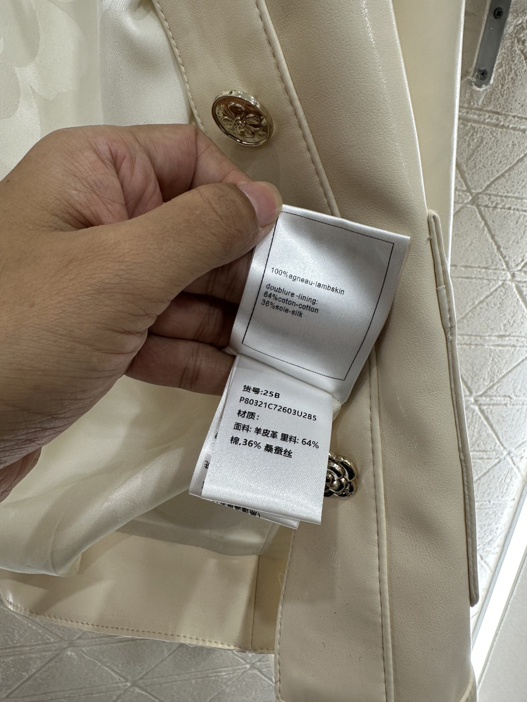 ♥Chane*♥2025新品上架
      进口小羊皮外套
定制YB进口小羊皮材质 质感光泽 细腻有型