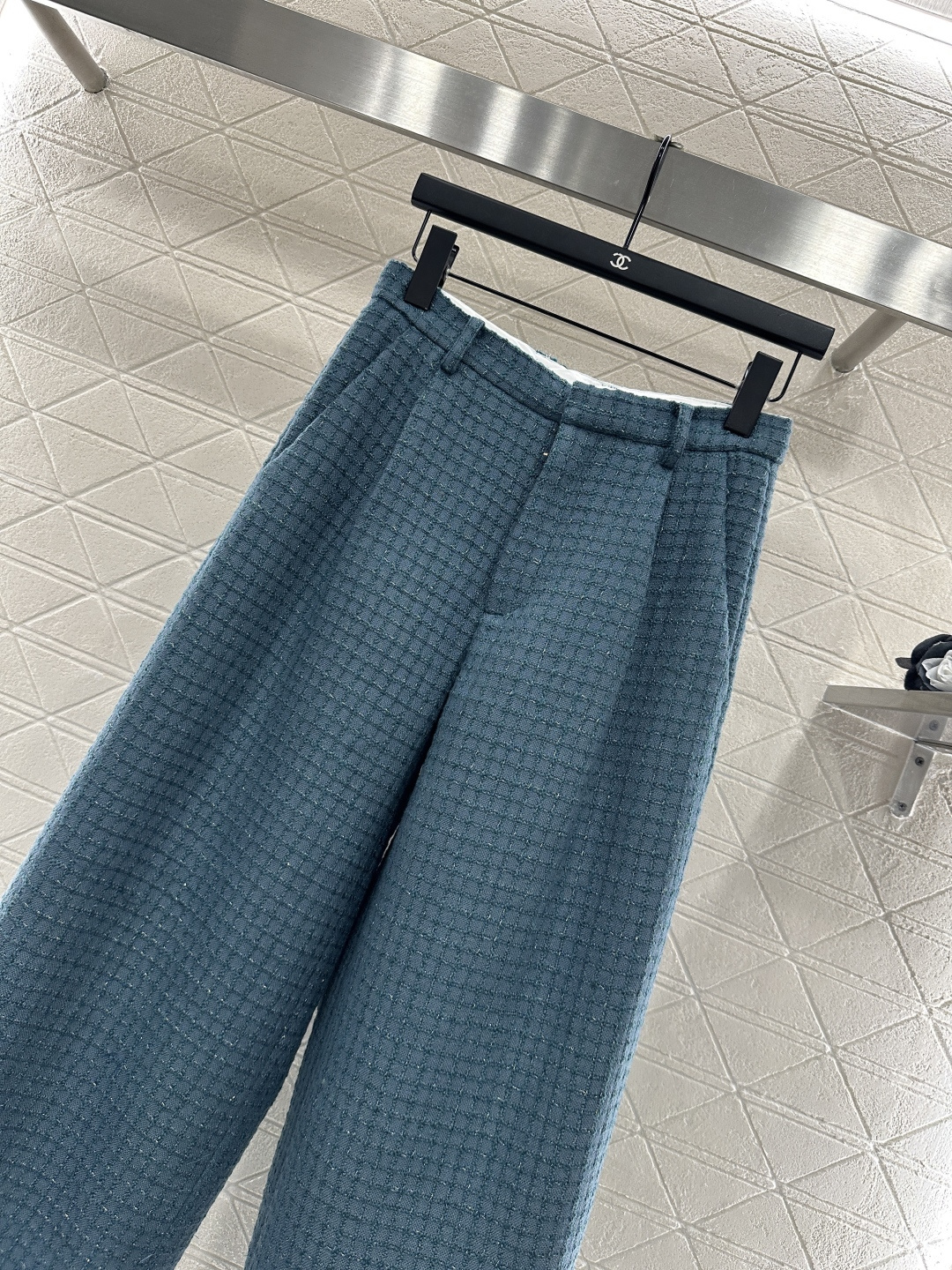 ♥Chane*♥2025新品上架
   格纹粗花呢直筒长裤
定制YB进口粗纺羊毛呢材质 肌理明显 质感上