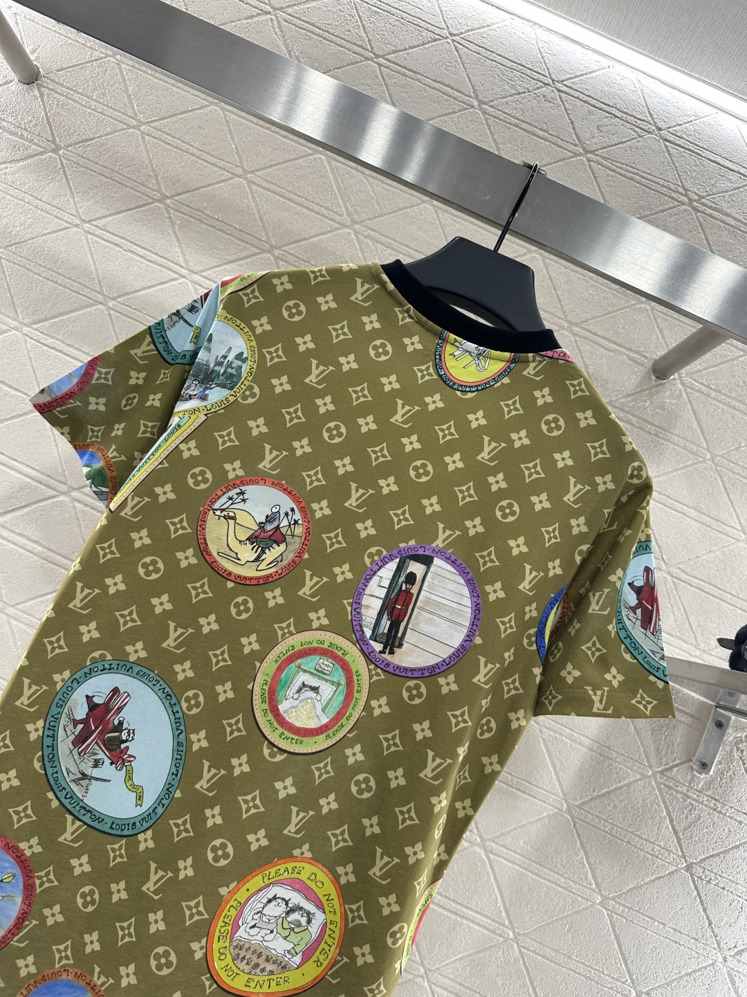 ♥Louis Vuitto*♥2025新品上架
        徽章印花𝑇𝑒𝑒
定制YB丝光全棉材质 质