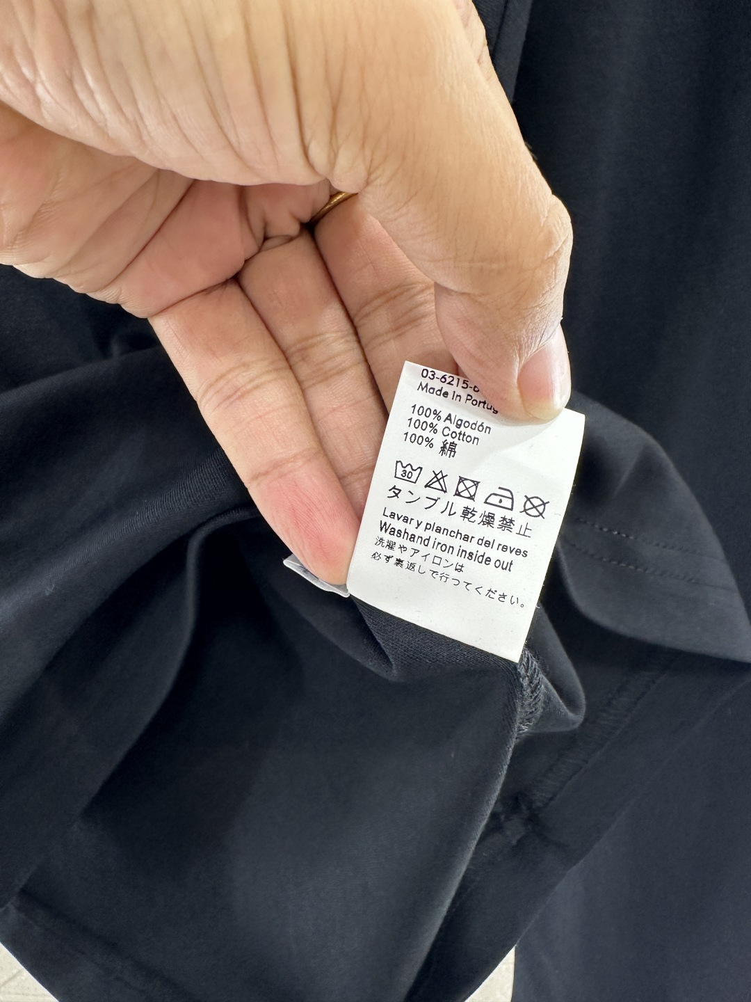 ♥Loew*♥2025新品上架
      圆领钉珠长袖上衣
定制YB原生全棉材质 透气舒适 质感十足 