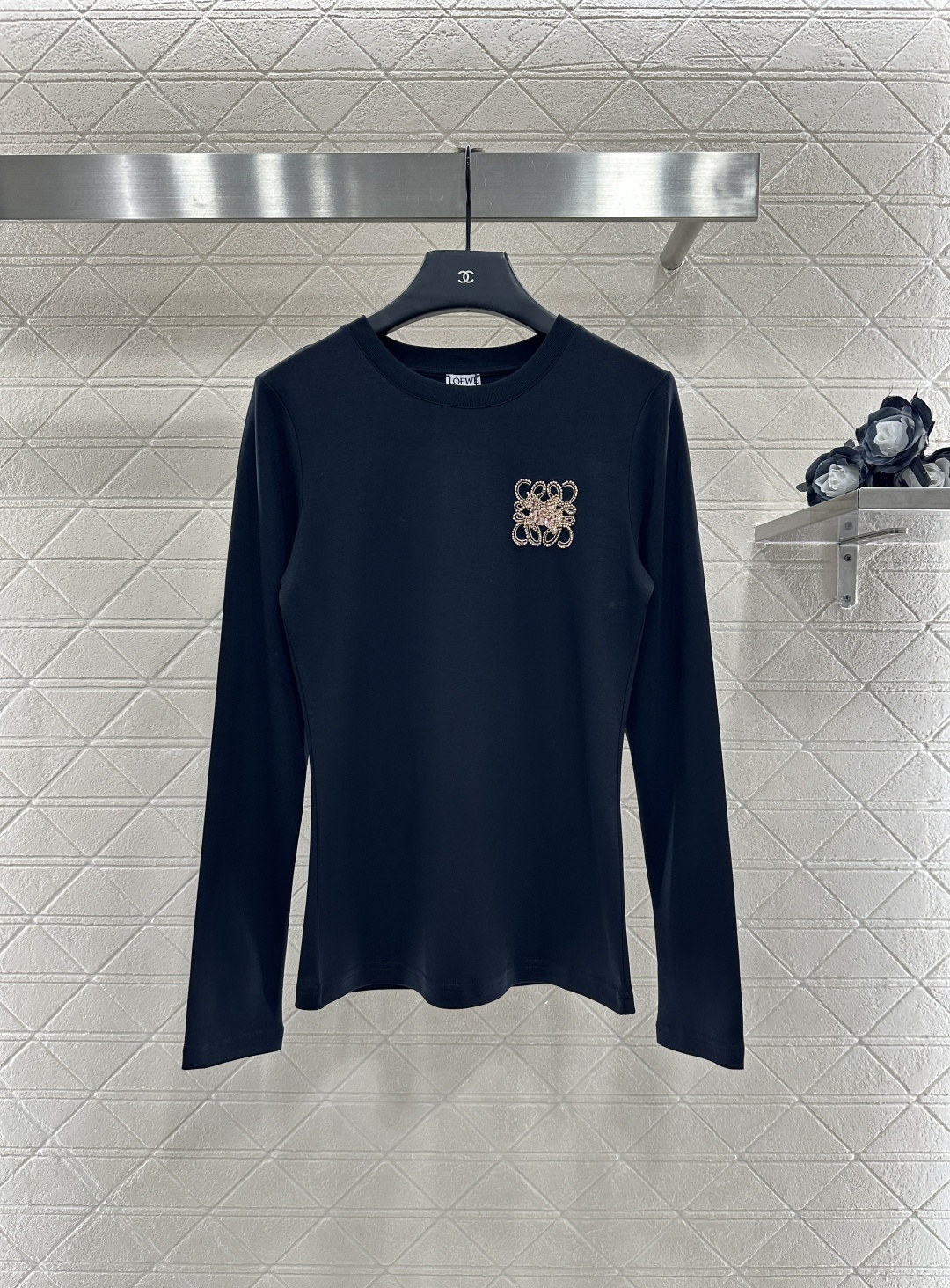 ♥Loew*♥2025新品上架
      圆领钉珠长袖上衣
定制YB原生全棉材质 透气舒适 质感十足 