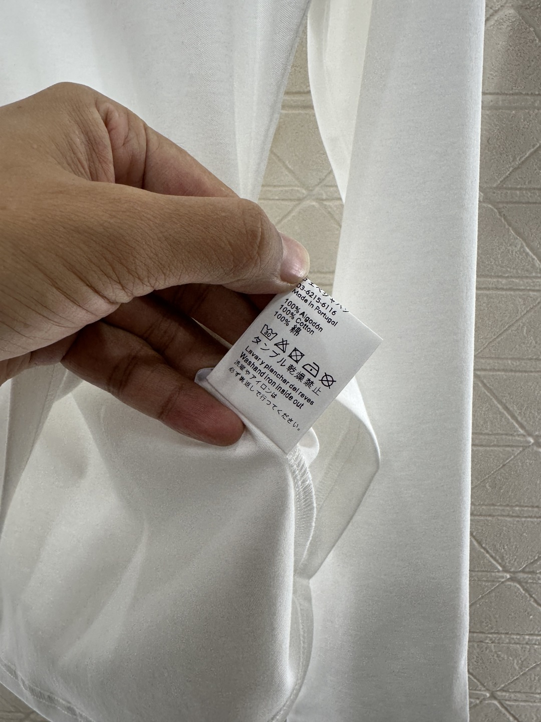 ♥Loew*♥2025新品上架
      圆领钉珠长袖上衣
定制YB原生全棉材质 透气舒适 质感十足 