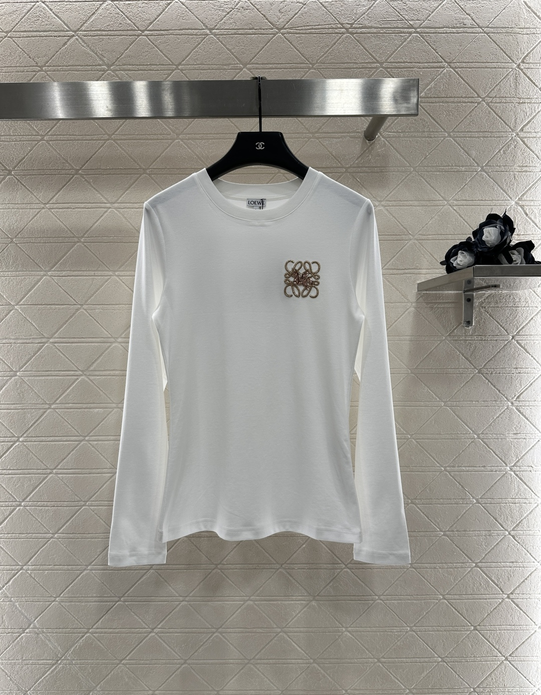 ♥Loew*♥2025新品上架
      圆领钉珠长袖上衣
定制YB原生全棉材质 透气舒适 质感十足 